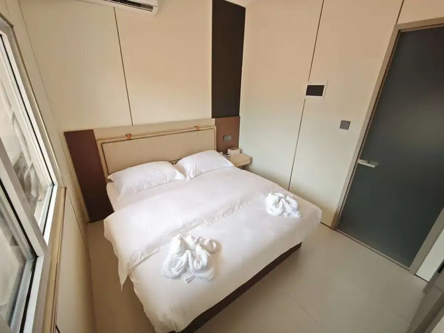 Modern bedroom in the five-room detached villa Anyu Pool Villa Resort