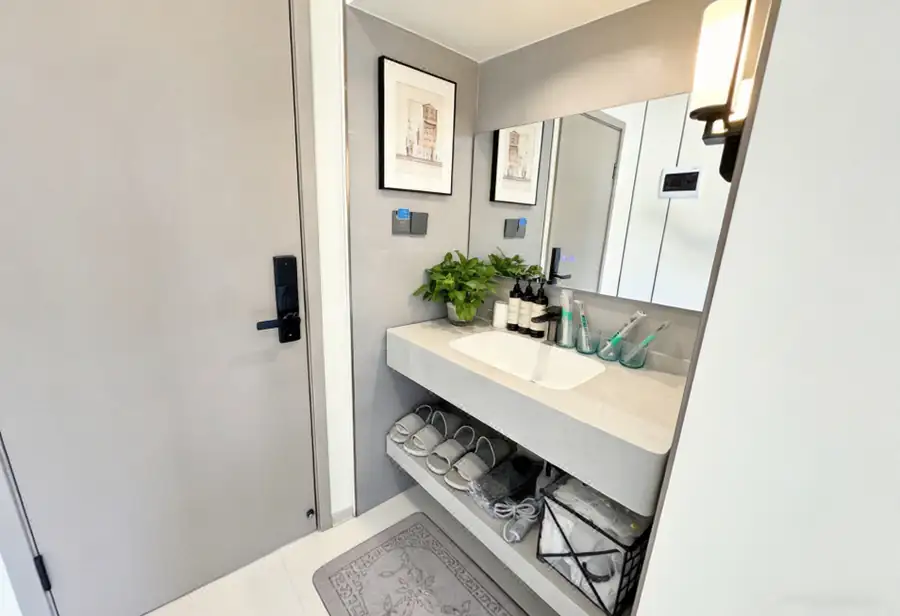 Marble patterned shower in the two-bedroom family room Anyu Pool Villa Resort